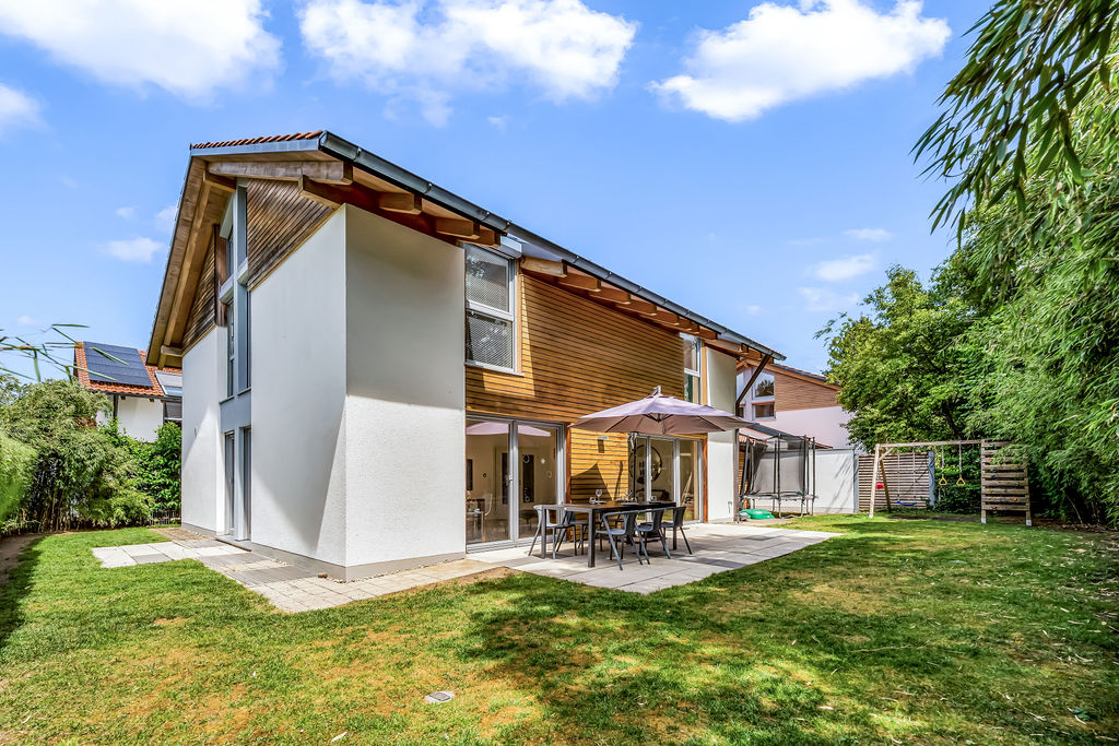 ZUKUNFTSSICHERER, MODERNER FAMILIENTRAUM MIT PV, WÄRMEPUMPE, GARTEN UND DOPPELGARAGE IN RIEMERLING – Bild 13