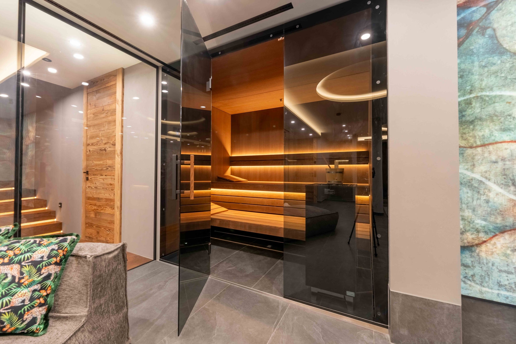 Luxus-Chalet mit Panorama, Spa & Designinterieur – Bild 23