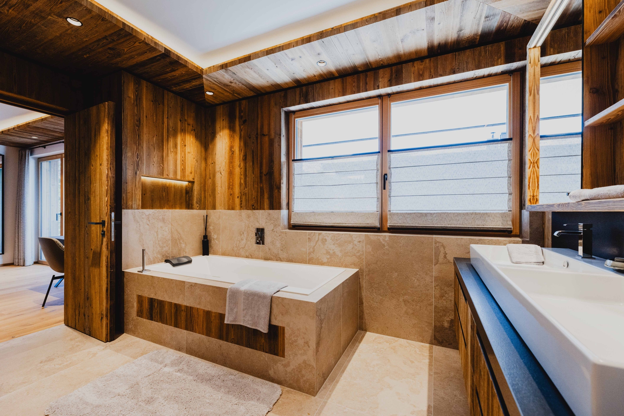 TRAUMHAFTES CHALET MIT AUßENPOOL IN SONNIGER LAGE – Bild 25