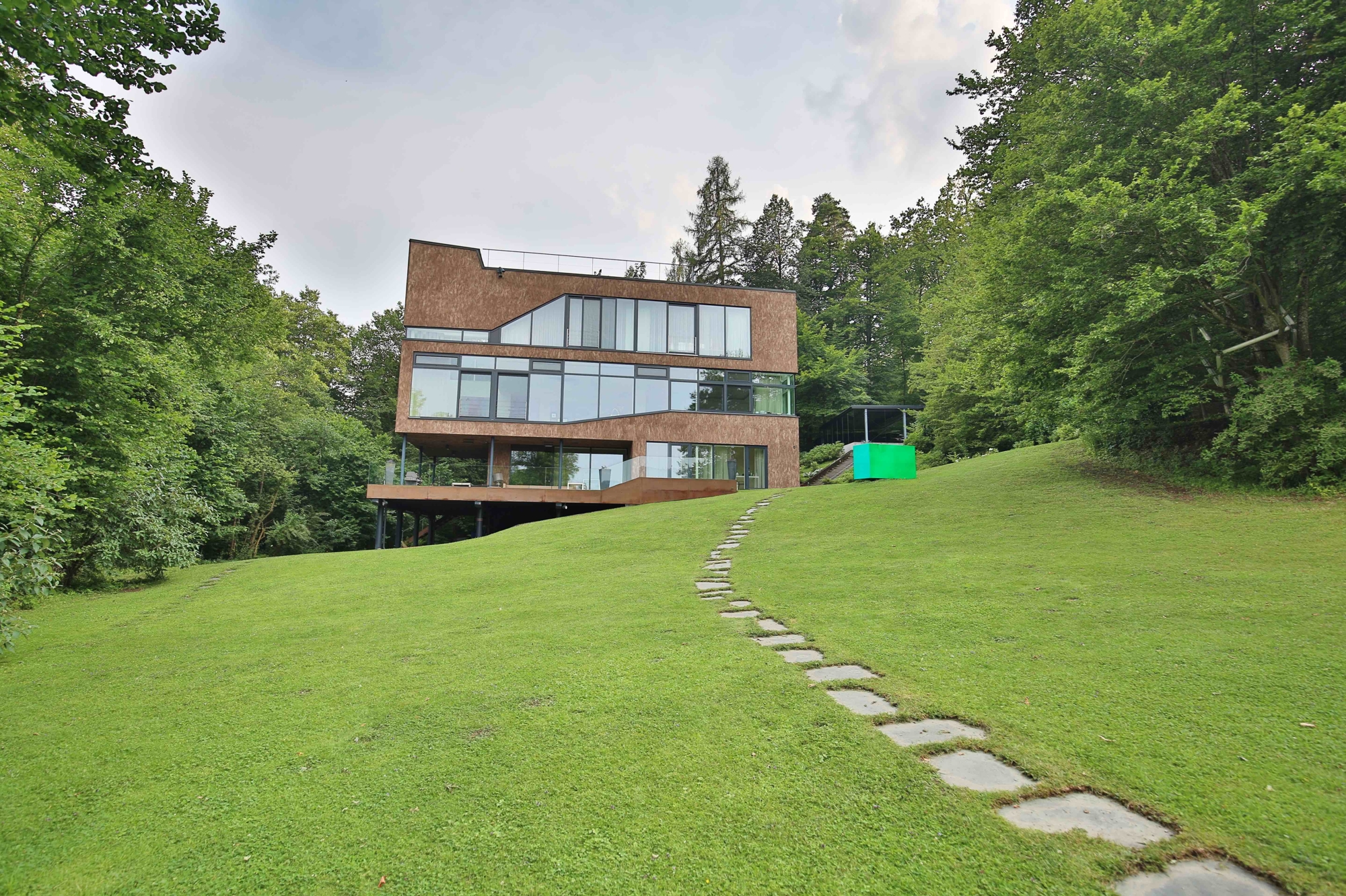 „Villa am Wörthersee: Einzigartiges Luxusdomizil in idyllischer Natur“ – Bild 3