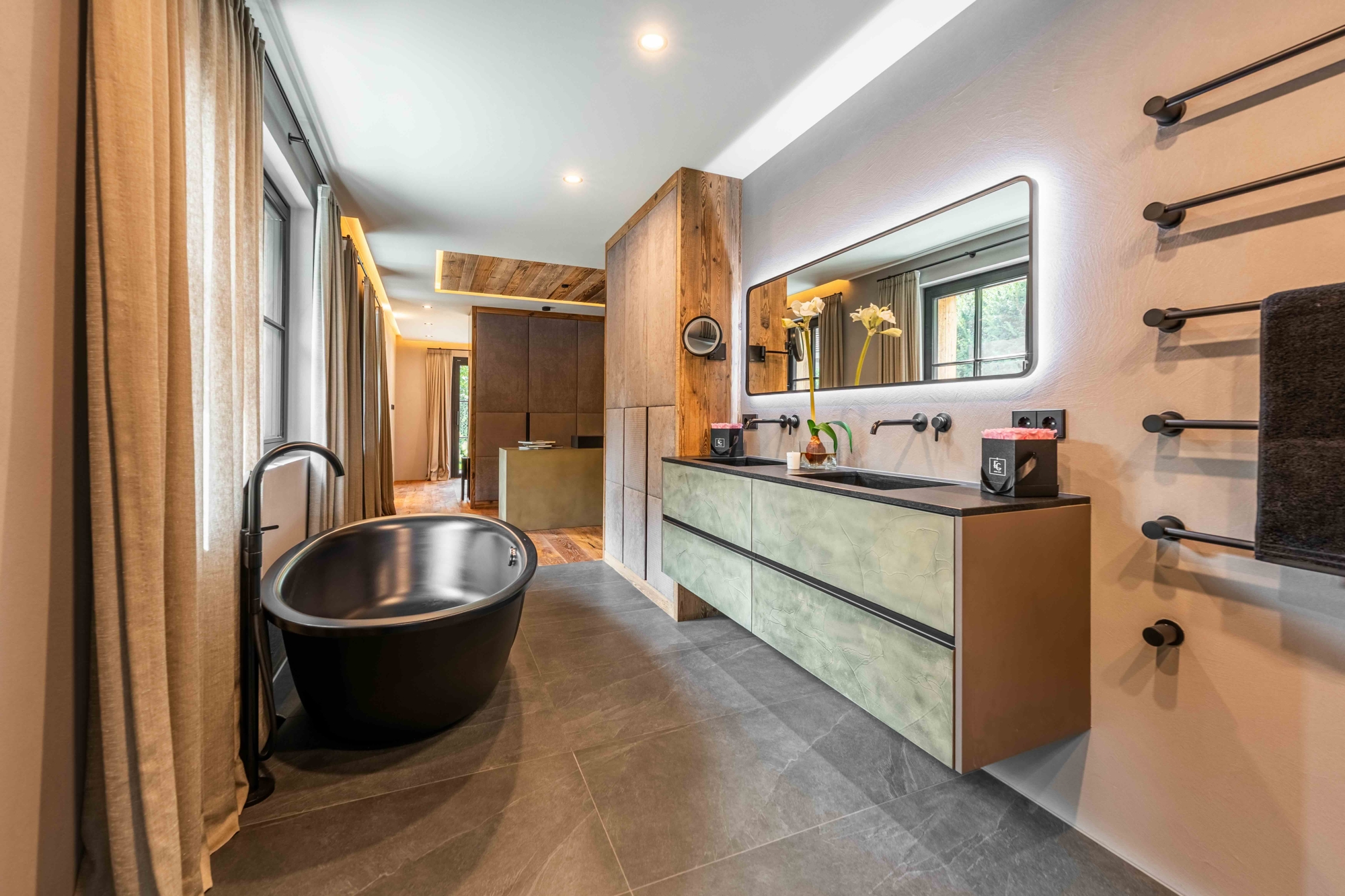 Luxus-Chalet mit Panorama, Spa & Designinterieur – Bild 20