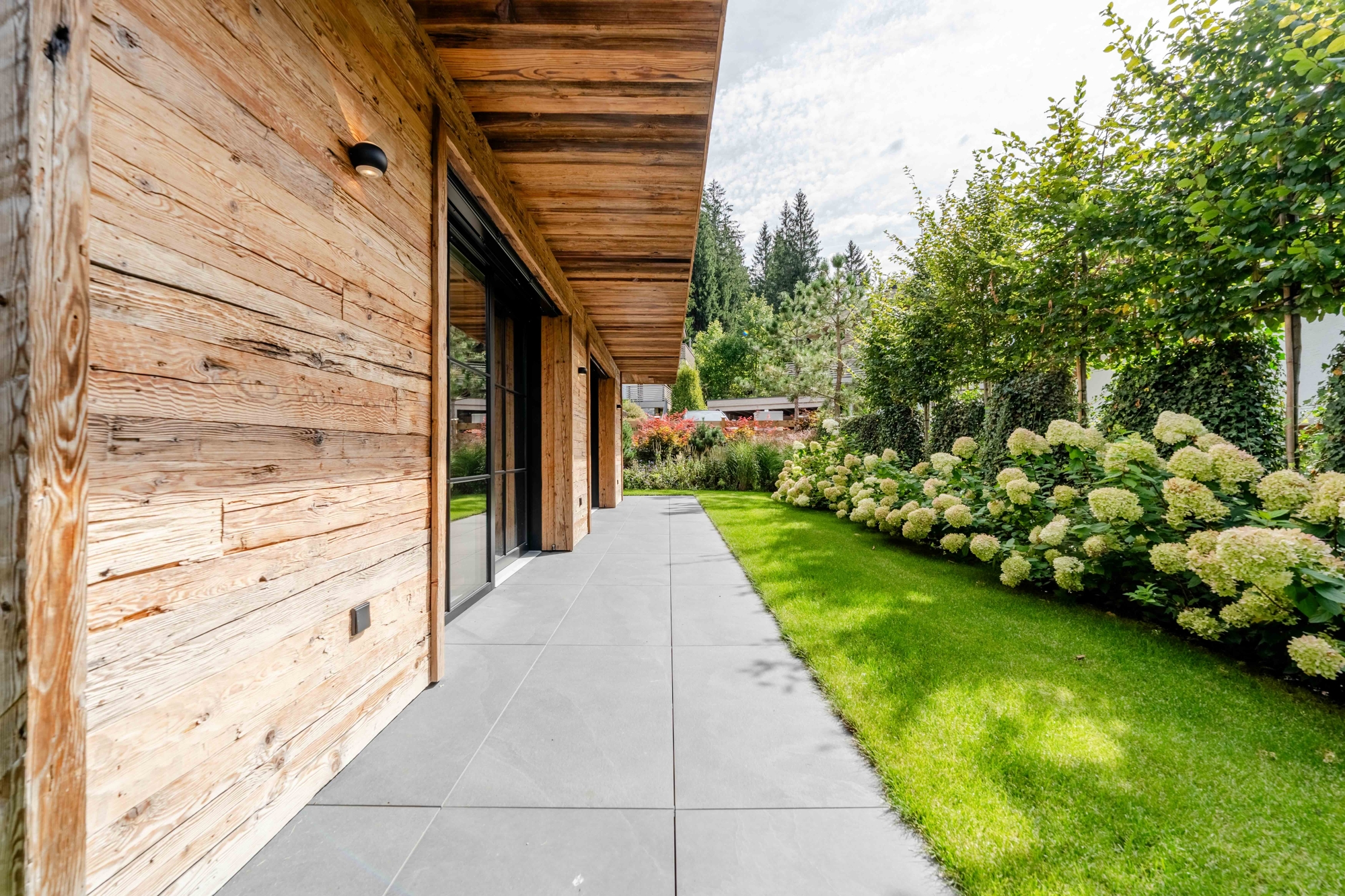 Luxus-Chalet mit Panorama, Spa & Designinterieur – Bild 13