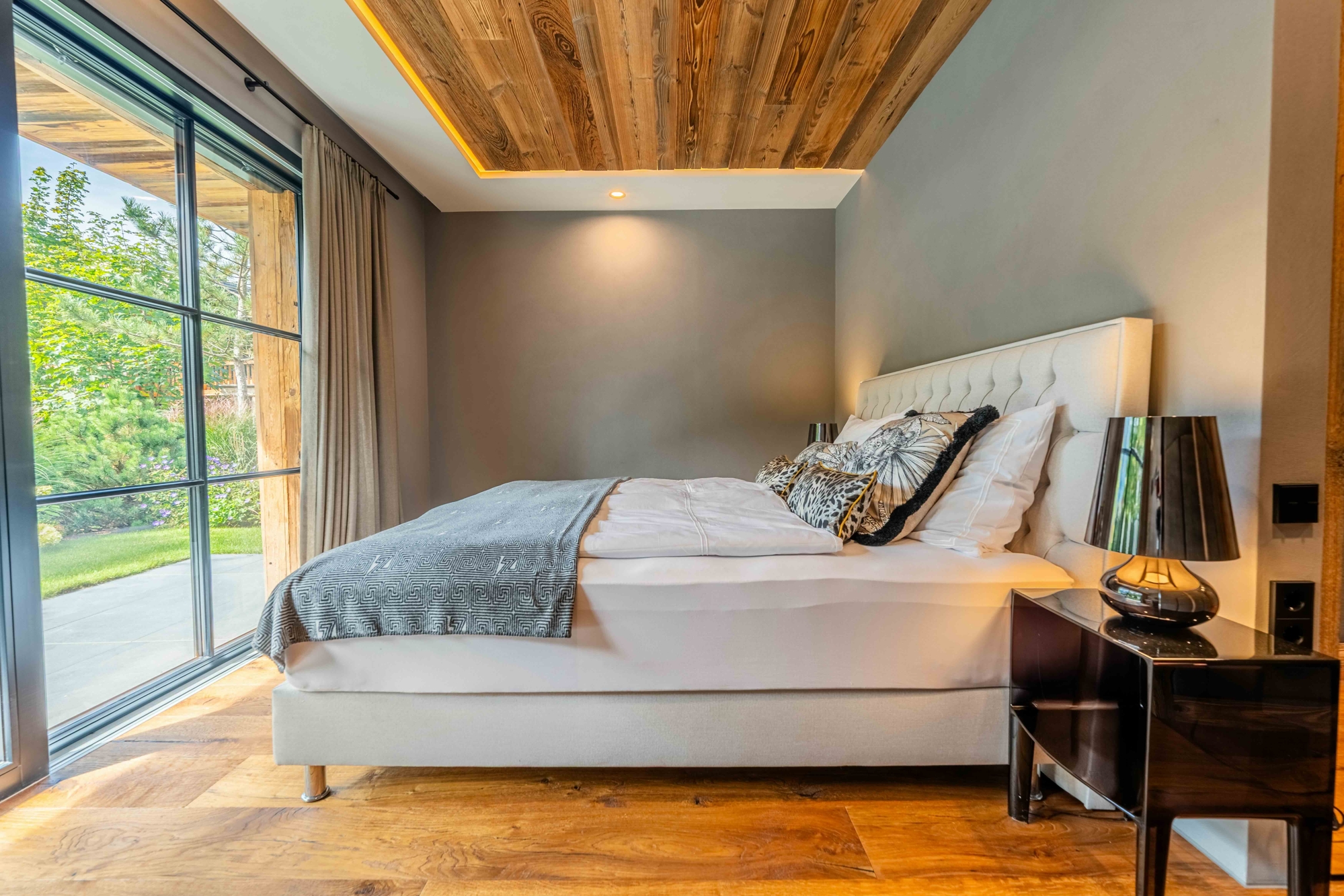 Luxus-Chalet mit Panorama, Spa & Designinterieur – Bild 17