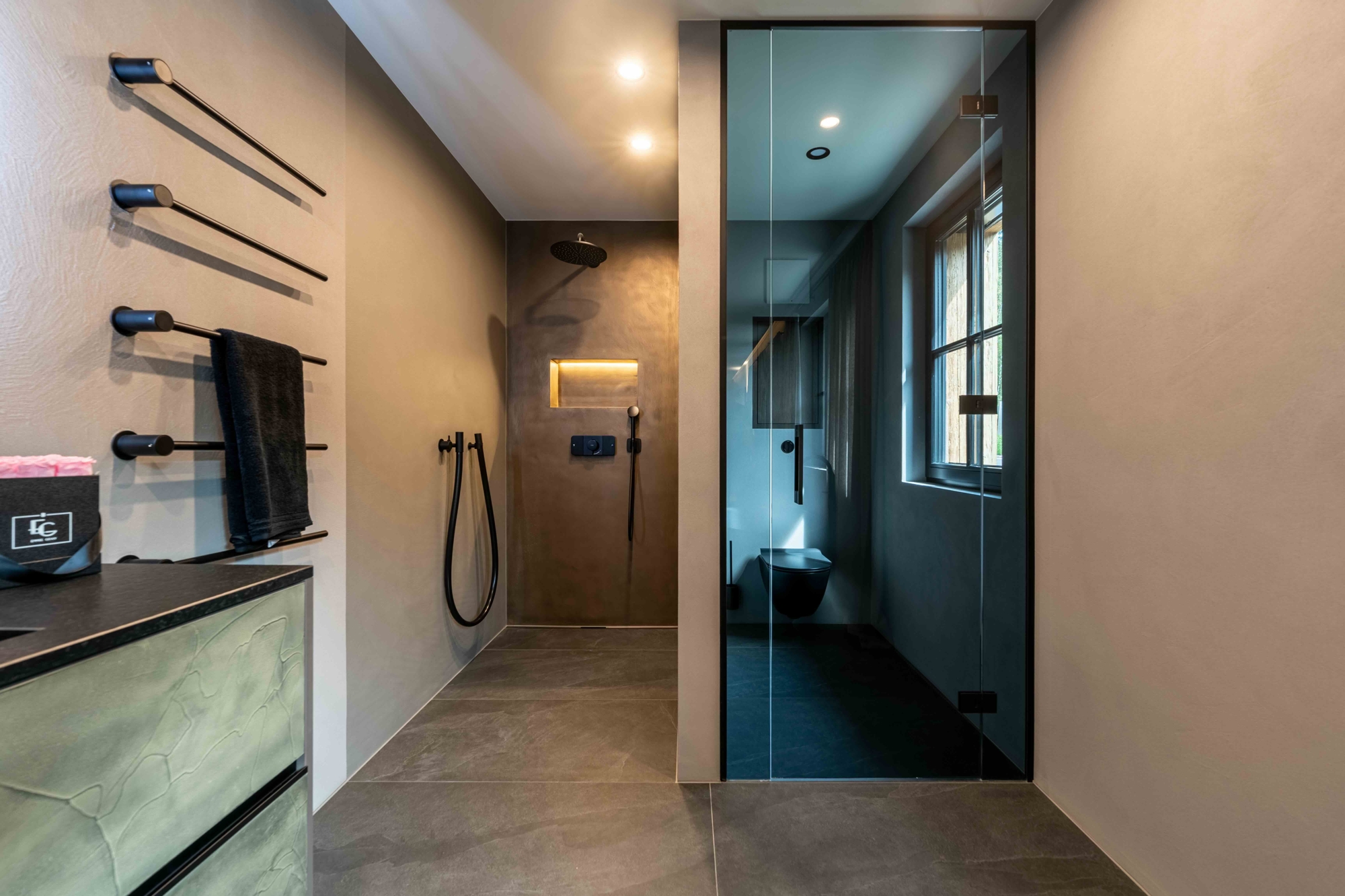 Luxus-Chalet mit Panorama, Spa & Designinterieur – Bild 19