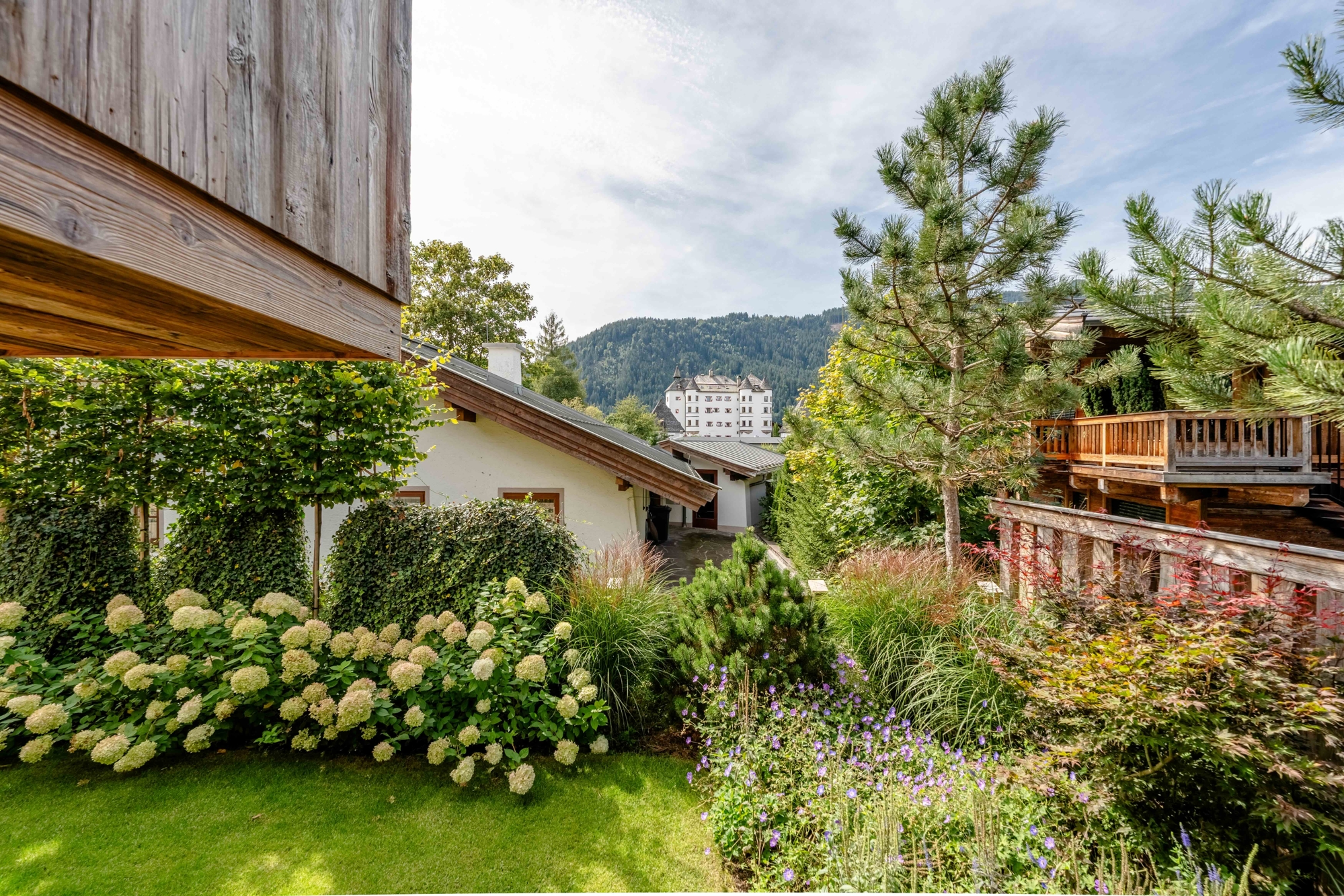 Luxus-Chalet mit Panorama, Spa & Designinterieur – Bild 14